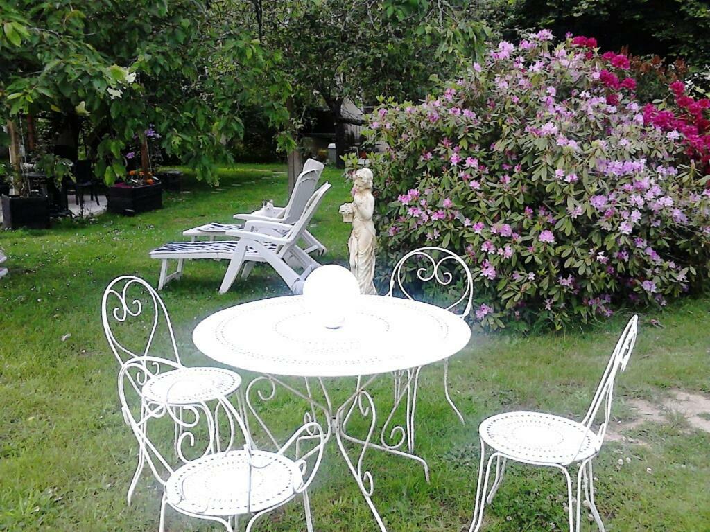 Bed and Breakfast La Longere Des Gillettes Bezenet Экстерьер фото